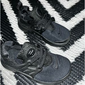 Gently worn Toddler size 10 Nike Presto